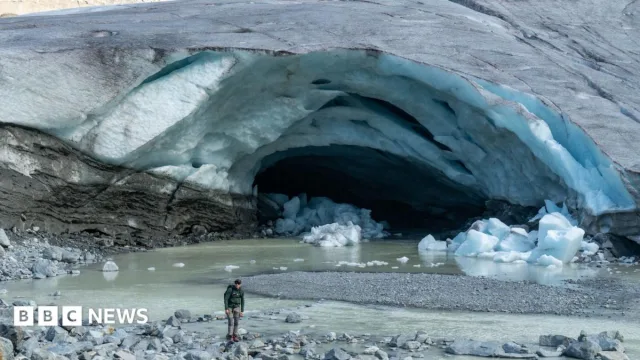 Swiss glaciers suffer 'disastrous' year of ice loss, threatening water supplies