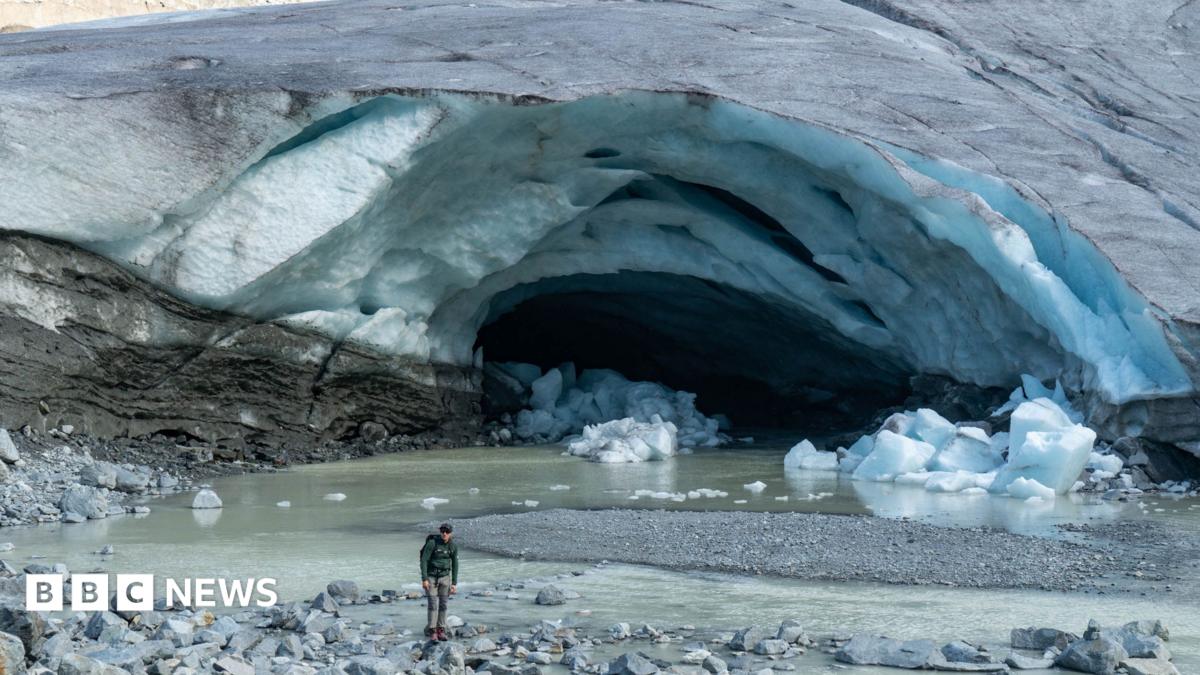 Swiss glaciers suffer 'disastrous' year of ice loss, threatening water supplies