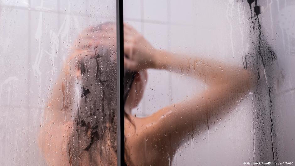 الاستحمام بماء ساخن يؤثر على ضغط الدم