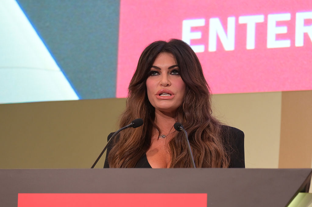 فضيحة مراسلات السفيرة الأمريكية في اليونان تهددها بالإقالة