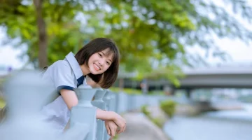 Saudi Arabian students and parents smiling and interacting positively with a digital learn