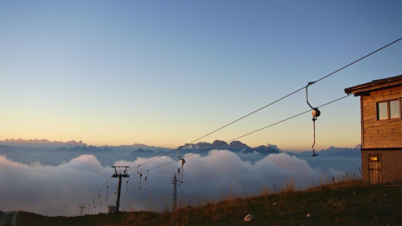 الكادر التعليمي في مدرستي: أبطال الرحلة الرقمية.. تفاعل الجمهور يكشف سر نجاحهم المبهر!