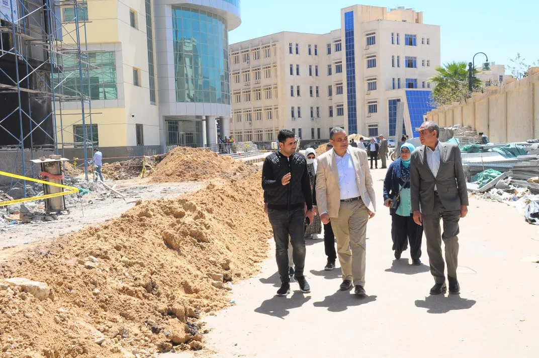 رئيس جامعة كفر الشيخ يتفقد حملة التبرع بالدم للطلاب بالمستشفى الجامعي اليوم